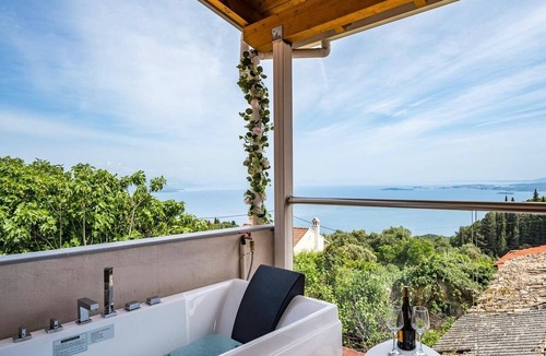 Spartylas House | Art House Seaview & Jacuzzi Spartylas Sleeps 4
