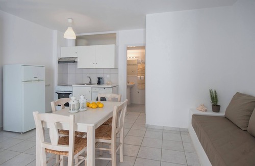 Piso Livadi House | Artemis | 1 Bedroom Apartment with partial mountaView and Patio, Cleopatra Home