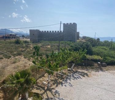 Frangokastellon Hotel | Artemis Hotel-MeRaki Restaurant