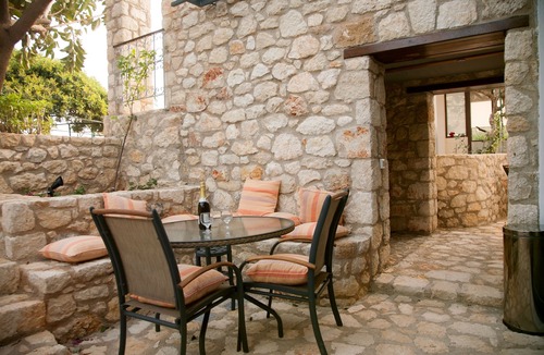 Stavros Apartment | Artemis Village apartments