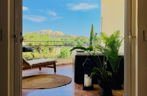 Kerameikos Apartment | Artful Parthenon View