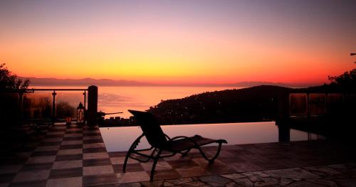 Mpogdanatika Villa | Artistsvillas-Lilac Lilium