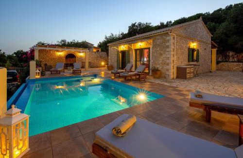 Mpogdanatika Villa | Artistsvillas-Lilac Lilium