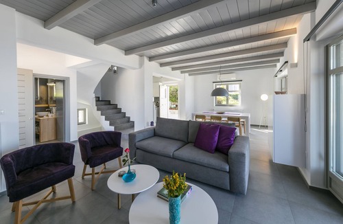 Lefktron Villa | Asanti Villas 1 - Luxurious Simplicity
