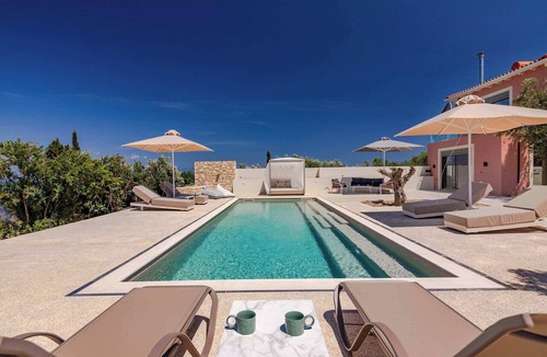 Pylos-Nestoras Apartment | Assini Estate-Venetian Studio Pet Friendly w/Pool
