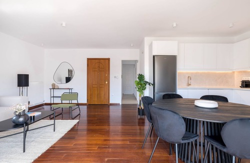Alimos Apartment | Athenian 3BR seaside property in Alimos