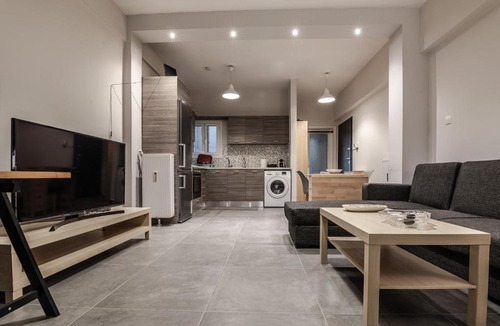 Petralona Apartment | Athenian Central Escape