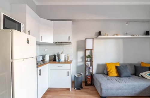 Thissio Apartment | Athenian Entertainment & Relaxation Hub
