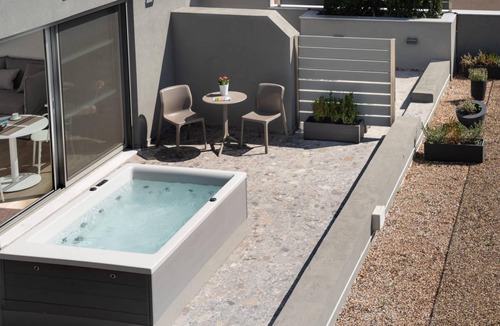 Kallithea Apartment | Athens Hill - Rooftop Apartment with Hot Tub