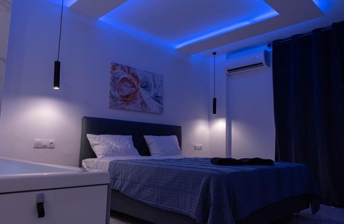 Mousio Apartment | Athens Jacuzzi apartment