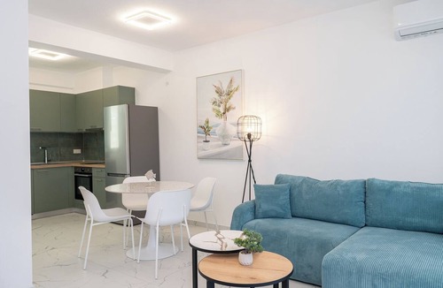 Paralia Ofryniou Villa | Athina-Two Bedroom Triplex With Garden
