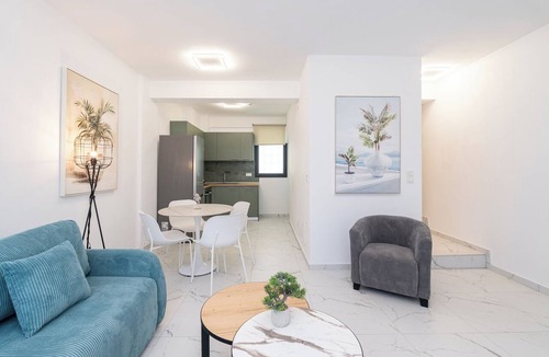 Paralia Ofryniou Villa | Athina-Two Bedroom Triplex With Garden