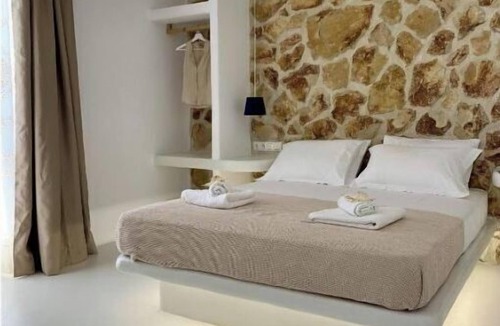 Naxos Town Hotel | AURA ROOM