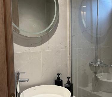 Delvine Apartment | Aura Rooms