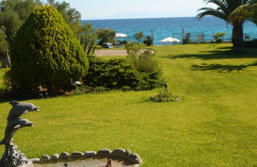 Nea Skioni House | Aus dem Garten direkt an den Strand by Interhome