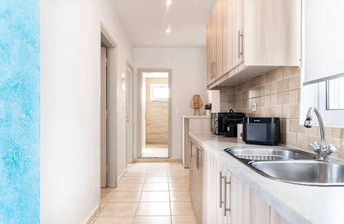 Tingaki Apartment | Azure Edge : Seafront View - Beach Stay
