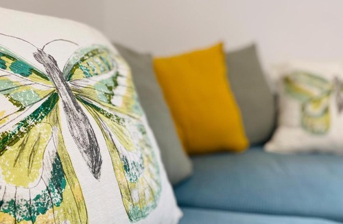 Kolokinthou Apartment | Azure Flat, Newly Renovated and Quiet, 1' to Metro