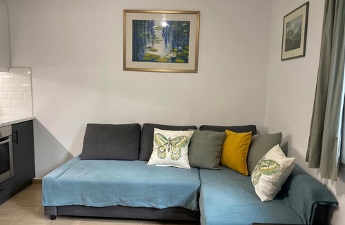 Kolokinthou Apartment | Azure Flat, Newly Renovated and Quiet, 1' to Metro