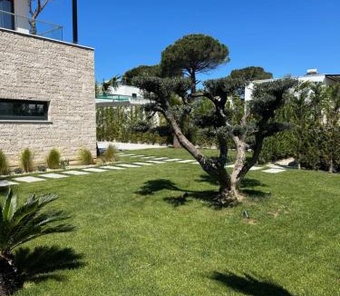Ishem Villa | Azure Pool Villa