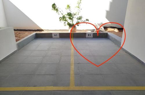 Kinosargous Apartment | B1 Bright 2BR Haven w Balcony, Kingbed & Parking!