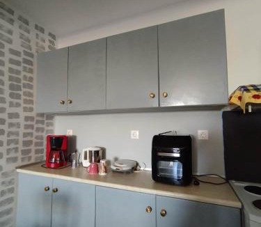 Mytilene House | Balcony Bliss Retreat- Family Friendly