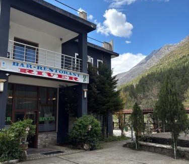 Albania Hotel | Bar-Restaurant-Hotel River
