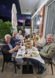 Sakës Hotel | Bar-Restaurant-Hotel-Familja