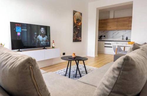 Tirana Apartment | Barrikada-E – Central Apartments with French Balcony in Walkable Tirana