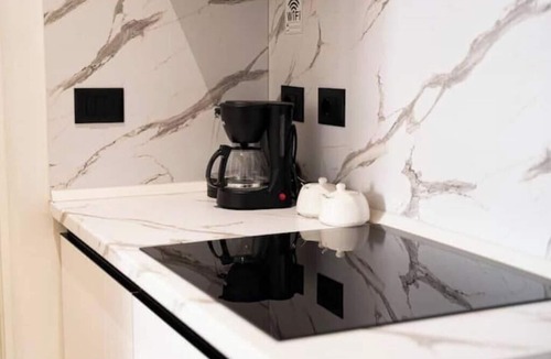 Tirana Apartment | Barrikada-E – Central Apartments with French Balcony & Netflix in Tirana