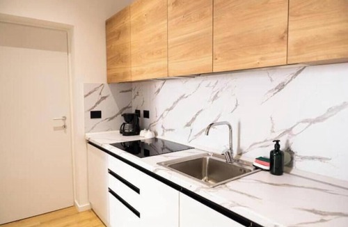 Tirana Apartment | Barrikada-E – Central Apartments with French Balcony & Netflix in Tirana