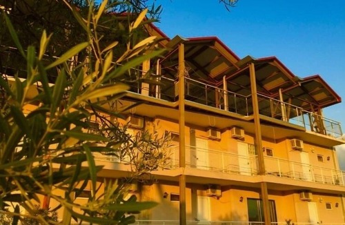 Karavomilos Apartment | Bay Holiday Hotel & Spa