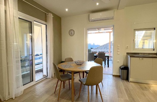 Kalamata Apartment | Bay View - Bright Modern Penthouse in Center