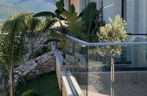 Himare Hotel | Bay View Hotel
