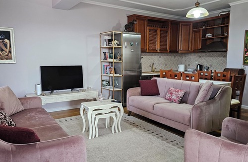 Tirana Apartment | Bazaar’s Eye, Central, Free Parking, Large Terrace