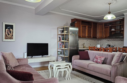 Tirana Apartment | Bazaar’s Eye, Central, Free Parking, Large Terrace