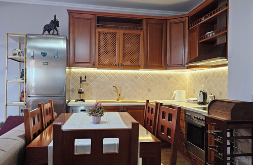 Tirana Apartment | Bazaar’s Eye, Central, Free Parking, Large Terrace