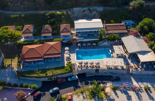 Alikanas House | Beach House Apartment By The Sea 3 with Sea View, Wi-Fi & Air Conditioning