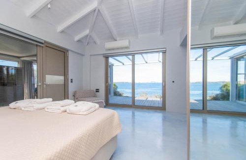 Marathias Villa | Beach Villa Cavo - with direct sea access