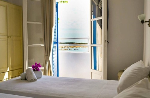 Naousa Bed & Breakfast | Beachfront Bocamviglies Room - Naoussa Aegean View