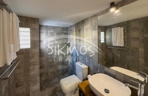 Karavostasis House | Beachfront Cycladic House