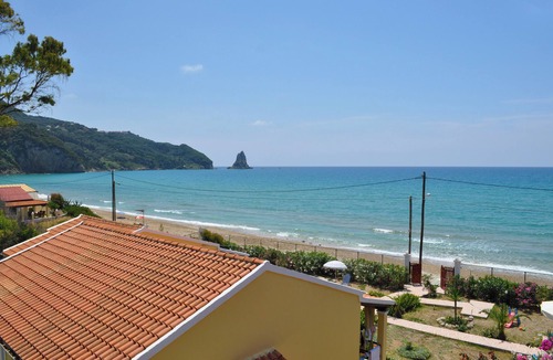 Agios Gordios House | Beachfront Holiday House Eftichia