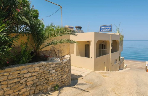 Agia Pelagia Apartment | Beachfront Panorama Apartm - Kythira Seaside Gem