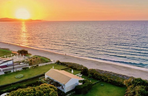 Acharavi Villa | Beachfront Villas Stato Da Mar by DadoVillas