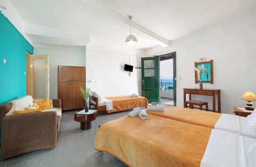 Agia Galini Bed & Breakfast | Bed and Breakfast 'Triple Room Sea View' with Sea View, Wi-Fi and Air Conditioning