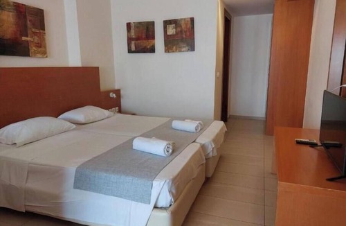 Maleme Hotel | Bella Pais – Cozy Garden View Studio Steps from Maleme Beach