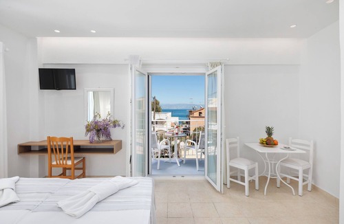 Benitses Hotel | Bella Vista Beach Hotel and Studios