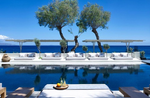 Kamari Hotel | Bellonias Villas