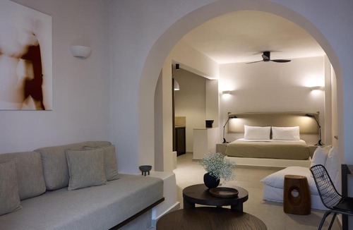 Kamari Hotel | Bellonias Villas