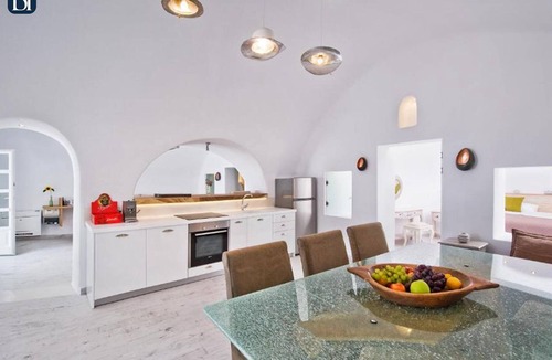 Oia Villa | BH454 - R - Suite Santorini