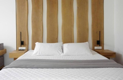Kini House | BH835 - C - Suite Syros